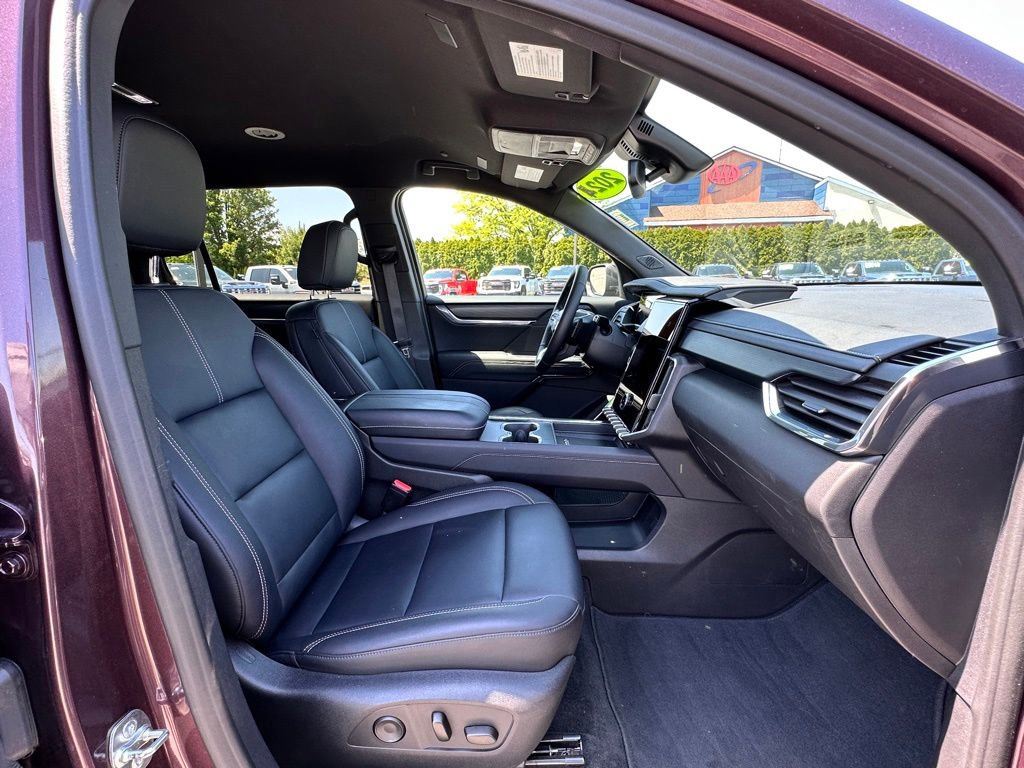 Used 2024 GMC Acadia Elevation w/ Luxury Package AWD/4WD image 11