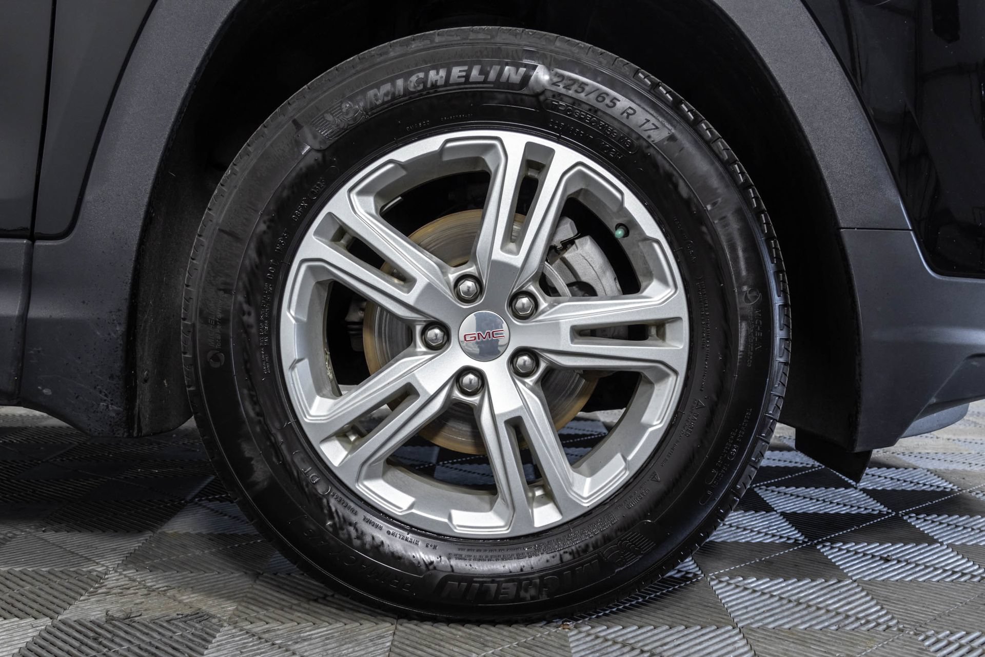 Used 2023 GMC Terrain SLE w/ Driver Convenience Package FWD image 43
