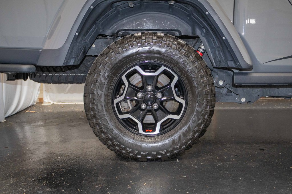 Used 2022 Jeep Gladiator Rubicon w/ LED Lighting Group AWD/4WD image 9