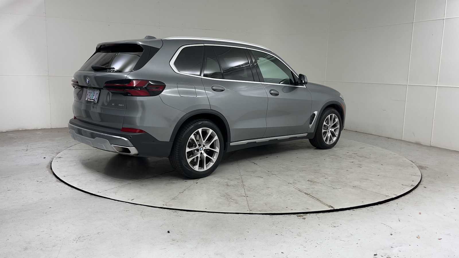 Used 2024 BMW X5 xDrive40i w/ Premium Package AWD/4WD image 8