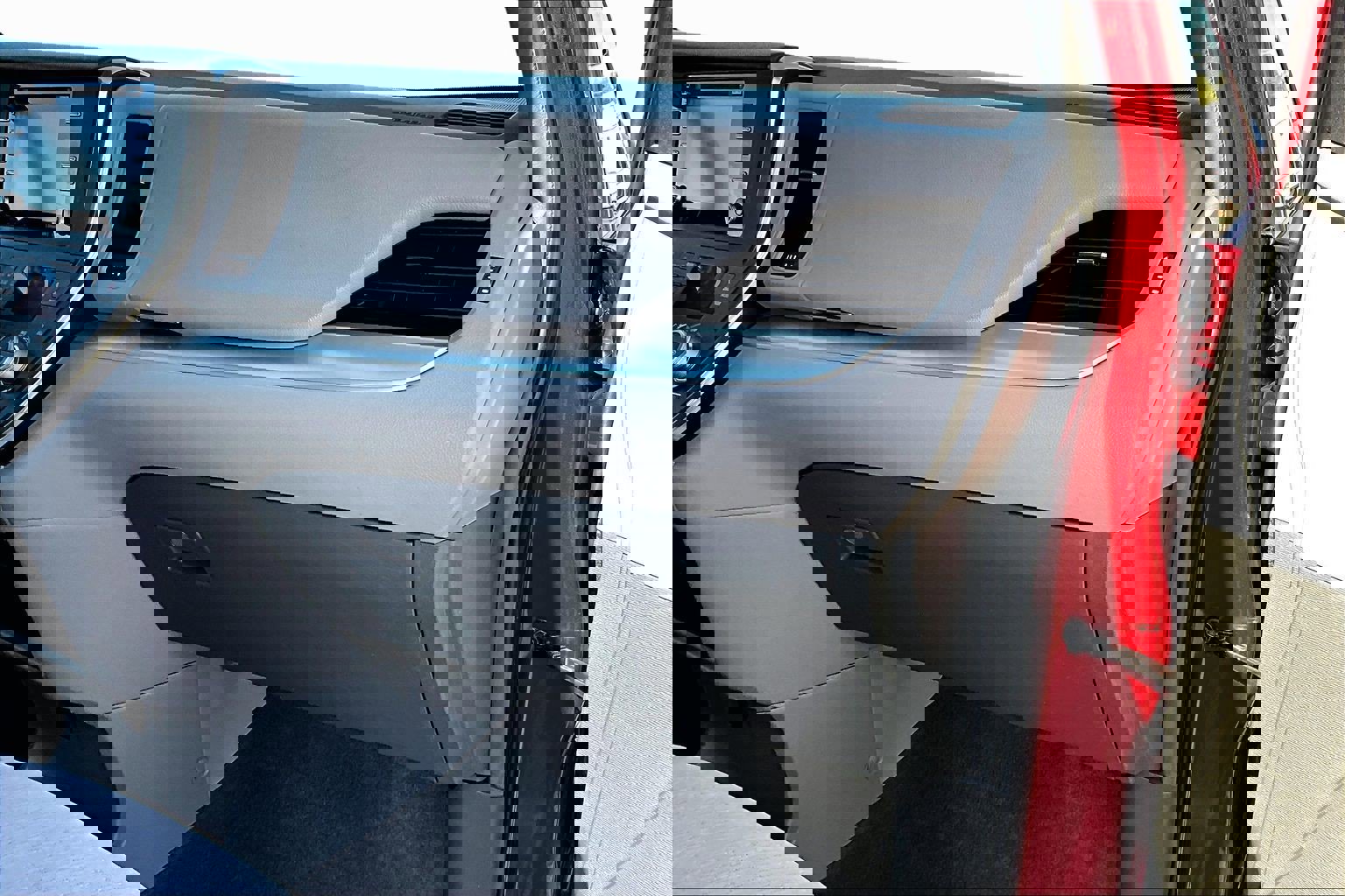 Used 2018 Toyota Sienna LE image 15