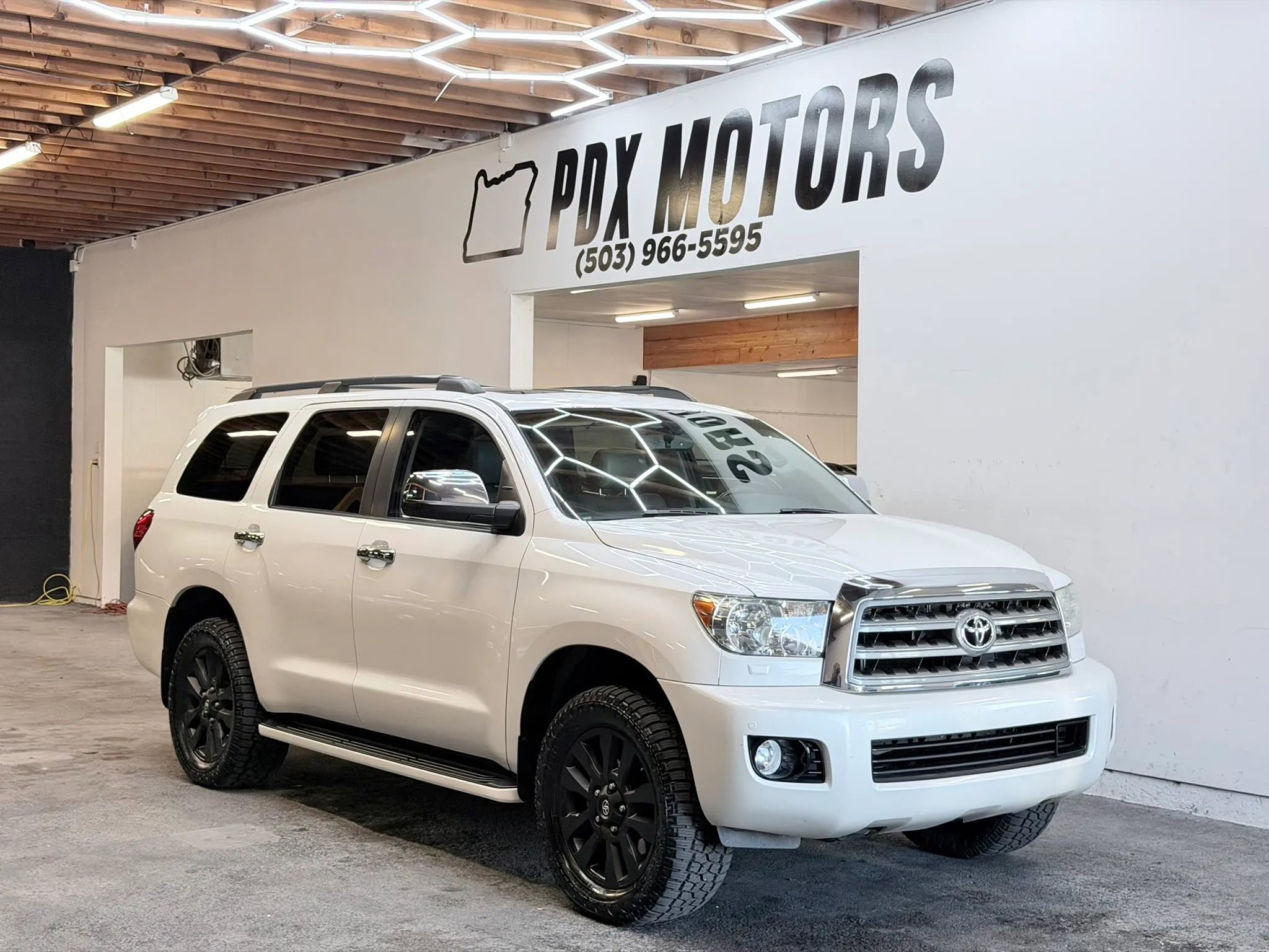 Used 2015 Toyota Sequoia Platinum AWD/4WD image 1