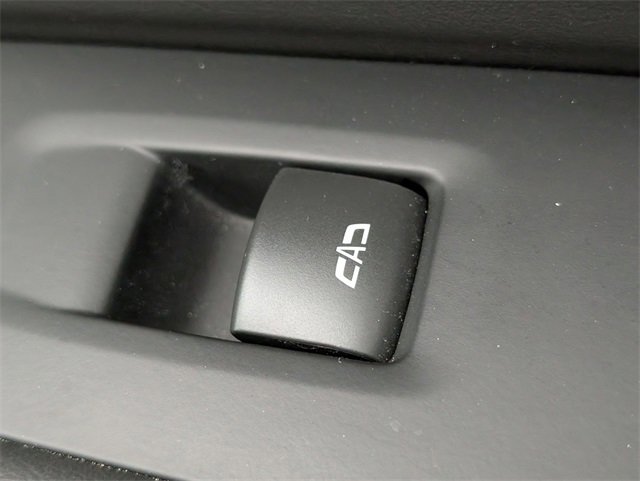 Used 2025 Chevrolet Suburban Z71 image 38