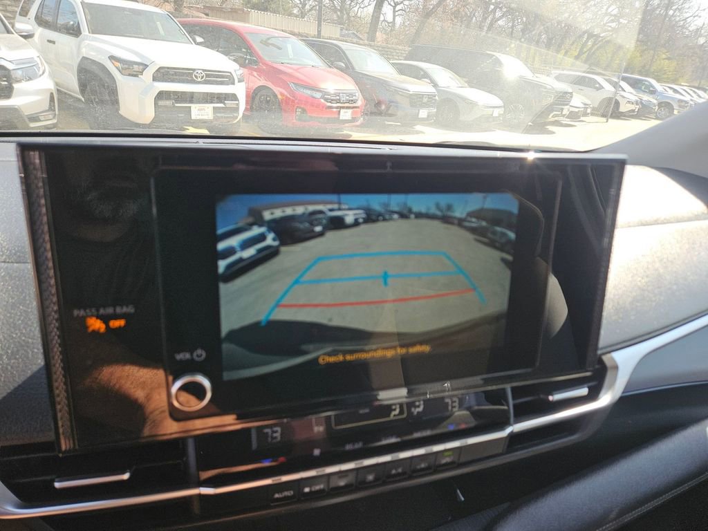 Used 2025 Toyota Sienna LE image 22