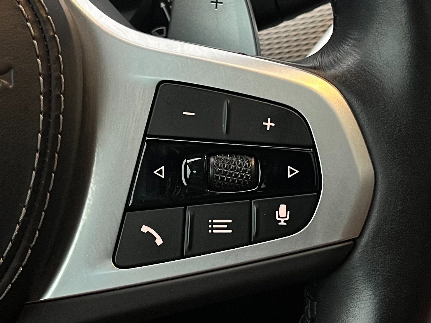 Used 2022 BMW X5 M50i w/ Executive Package image 52