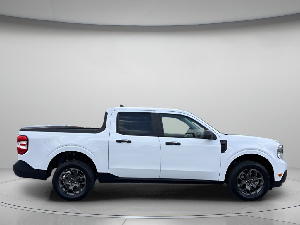 Used 2023 Ford Maverick XLT FWD image 2