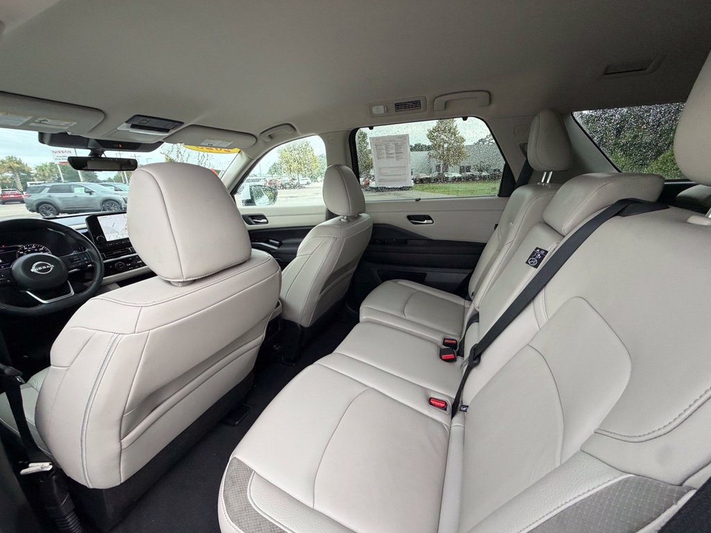 Certified 2025 Nissan Pathfinder SL AWD/4WD image 26