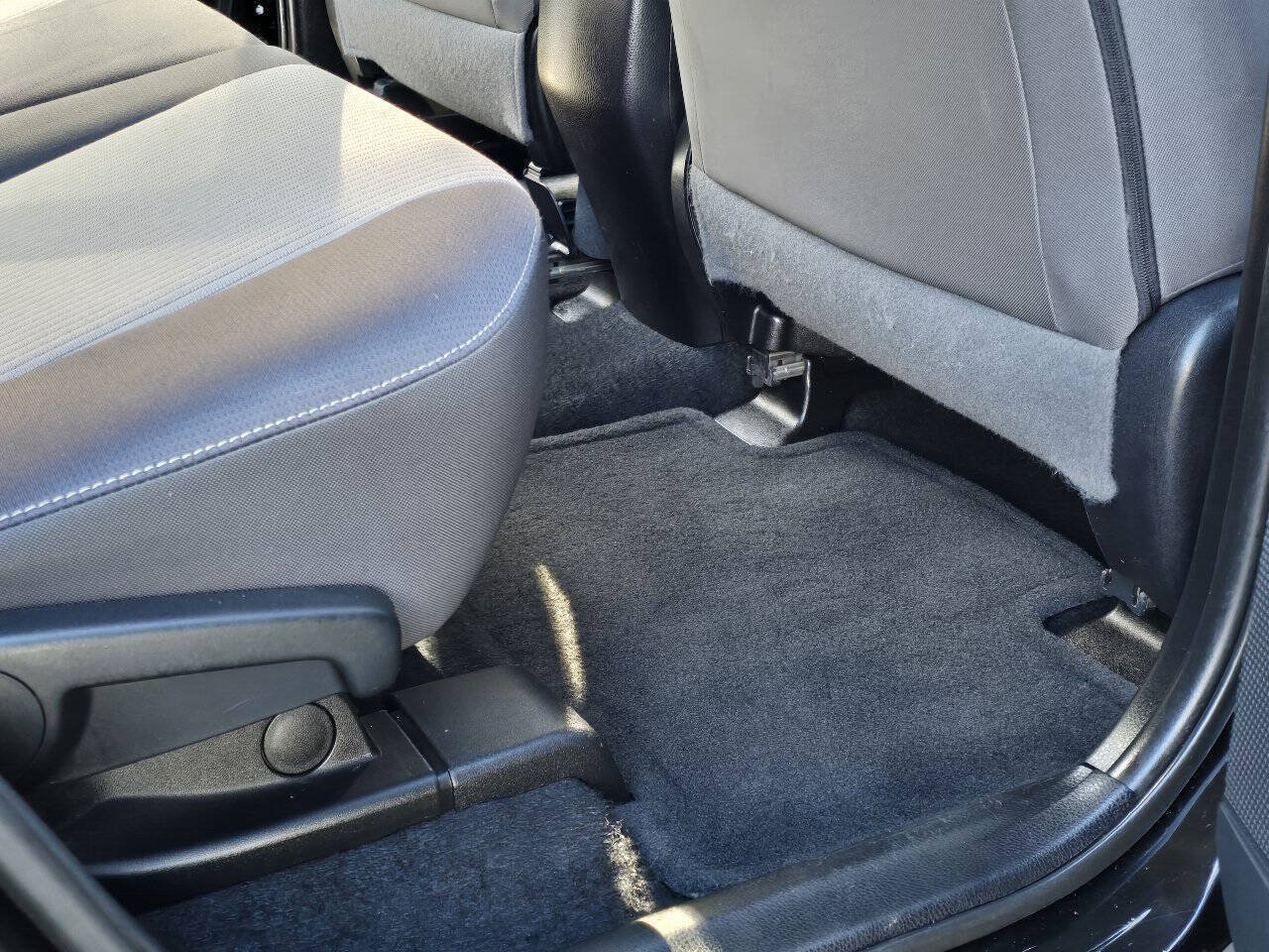 Used 2013 Toyota RAV4 XLE AWD/4WD image 23