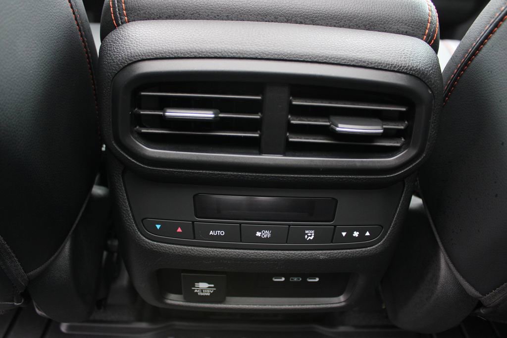 Used 2025 Honda Pilot TrailSport image 41