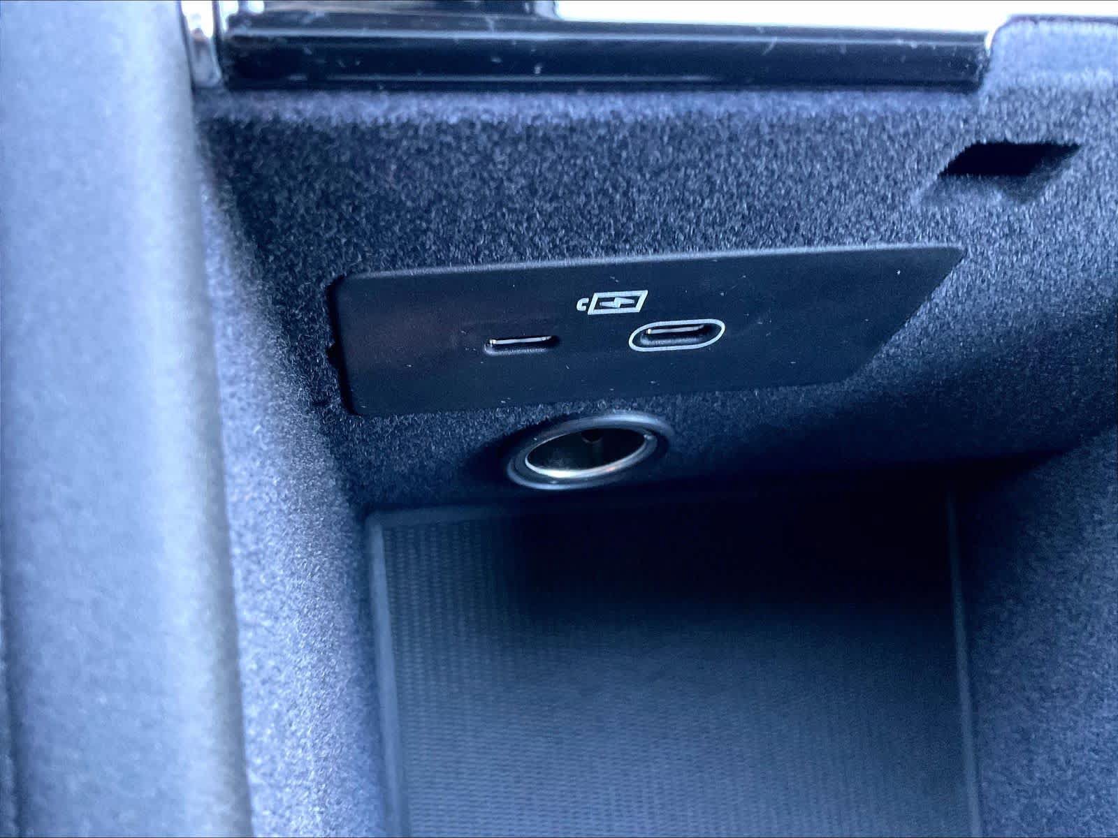 New 2027 Volvo XC90 B5 Plus AWD/4WD image 23