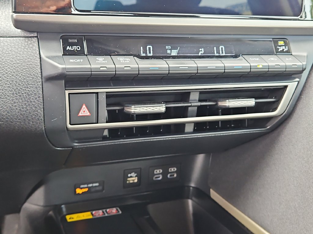 Used 2025 Toyota Camry LE FWD image 32