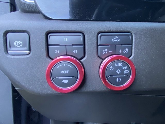 Used 2024 Chevrolet Silverado 2500 LT w/ Convenience Package image 14