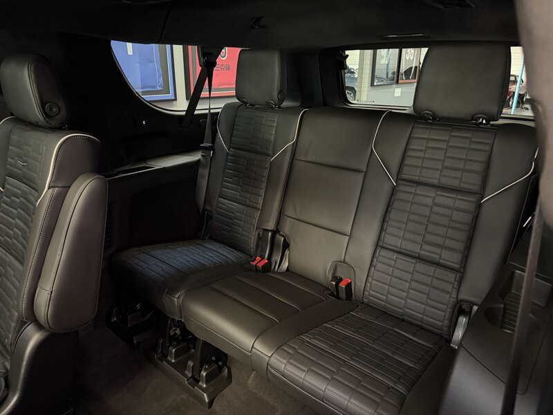 Used 2026 Cadillac Escalade ESV V w/ LPO, ONYX Package AWD/4WD image 16