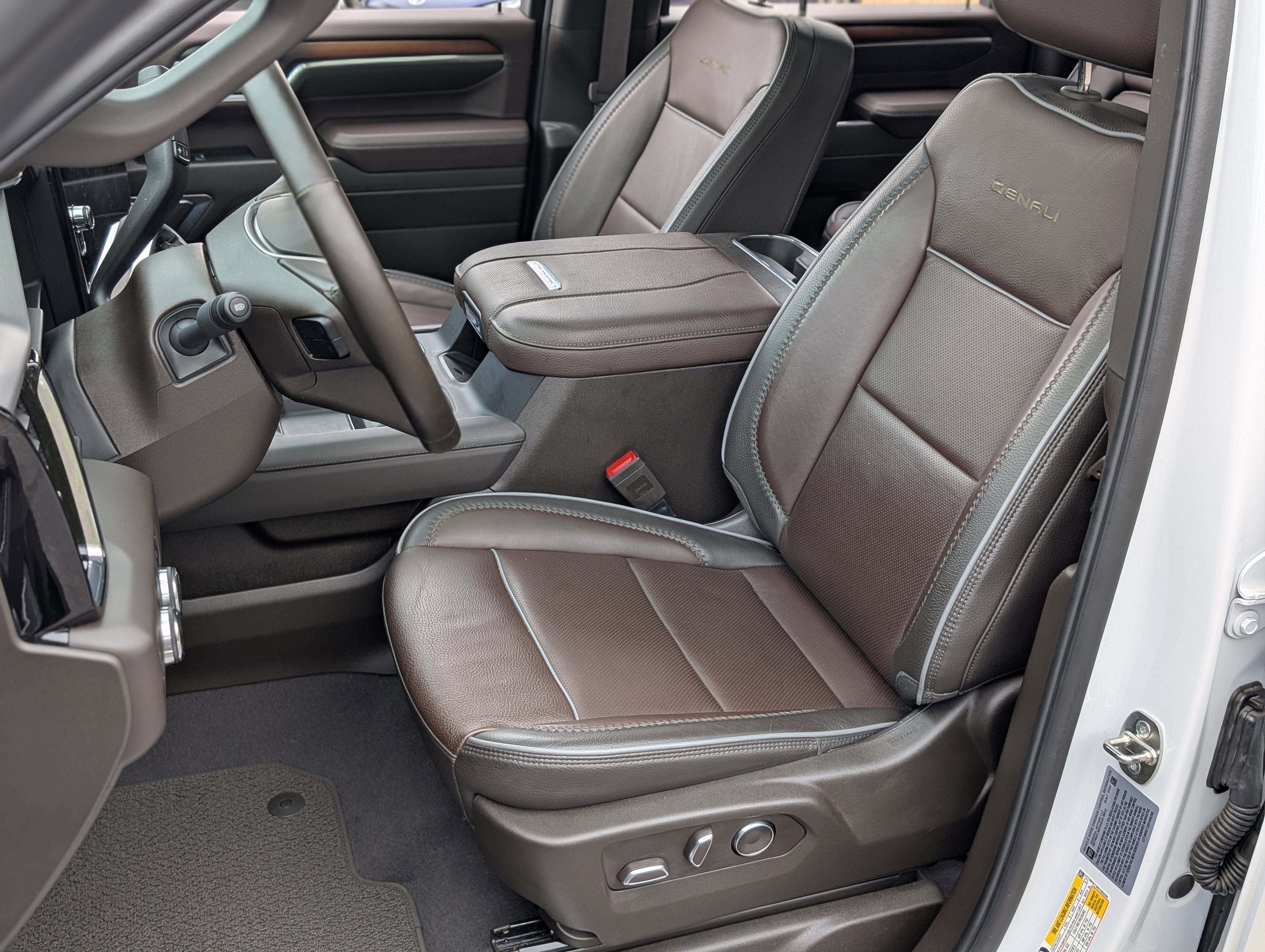 Used 2024 GMC Sierra 2500 Denali w/ Denali Reserve Package image 17