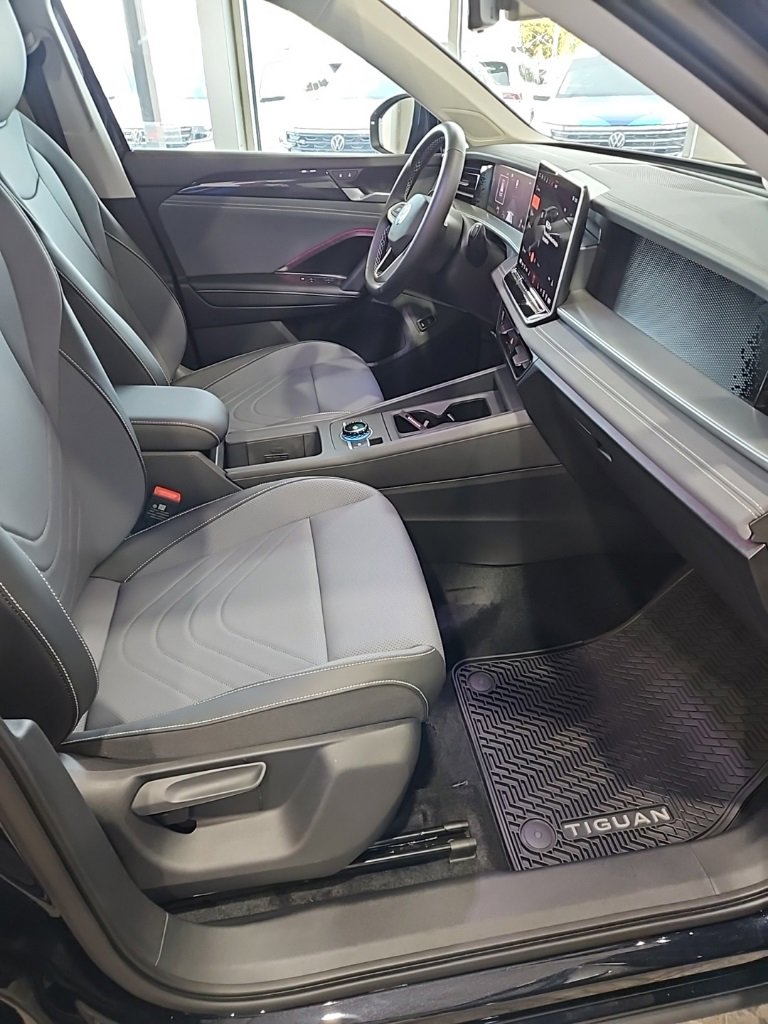 New 2026 Volkswagen Tiguan SE image 13