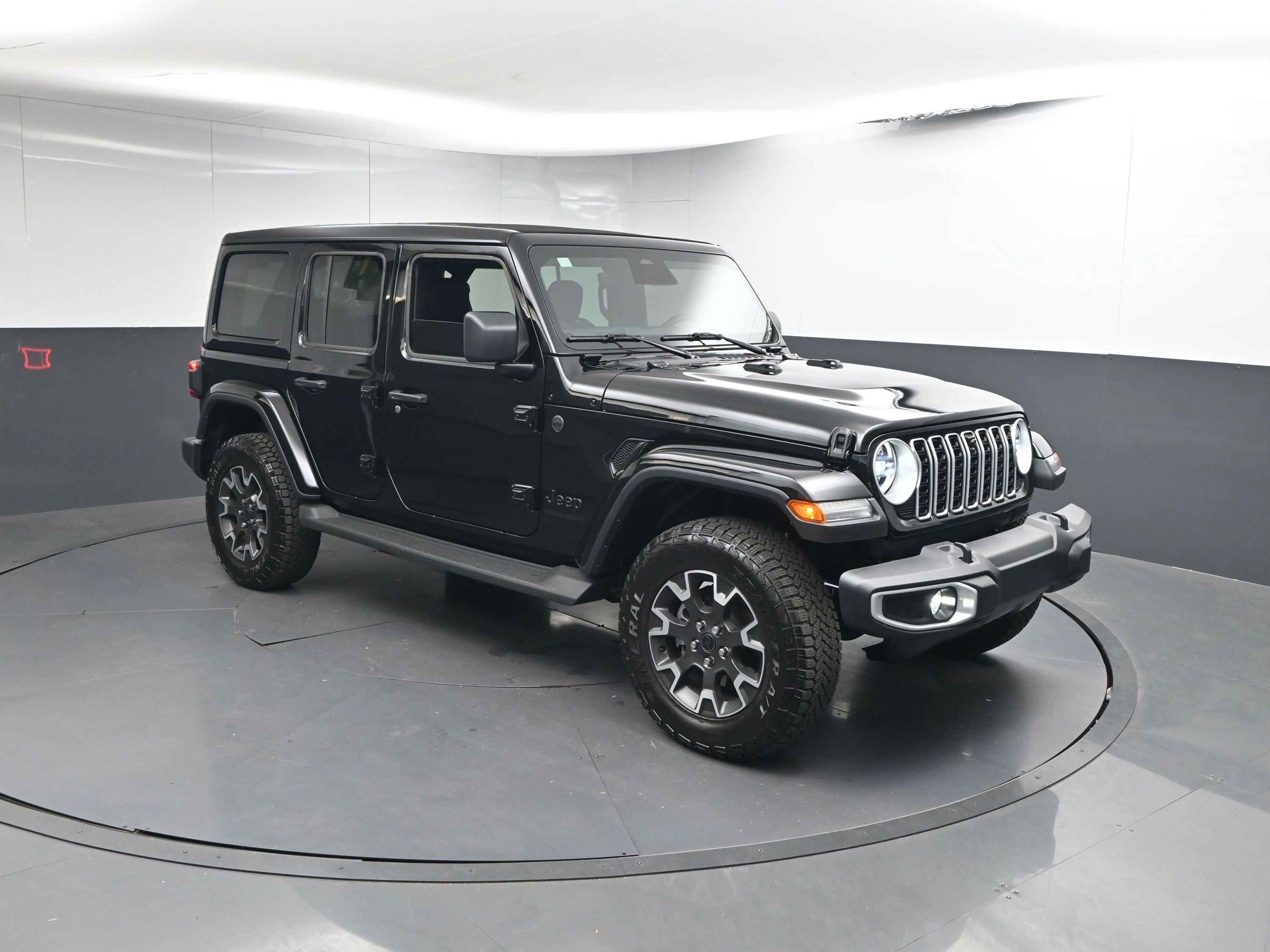 Used 2025 Jeep Wrangler Sahara image 26