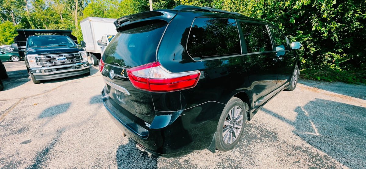 Used 2018 Toyota Sienna Limited Premium AWD/4WD image 10