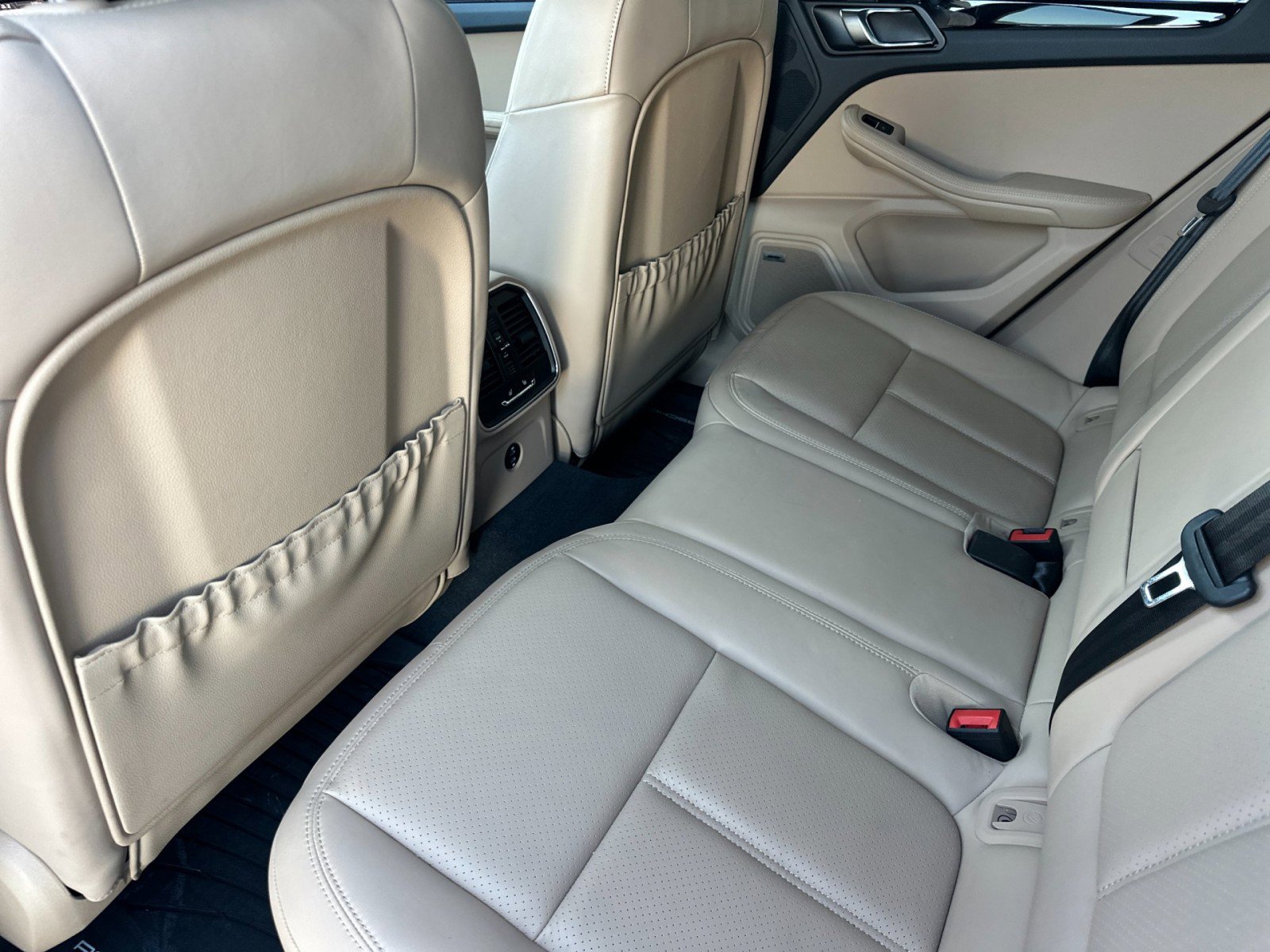 Certified 2023 Porsche Macan S image 13
