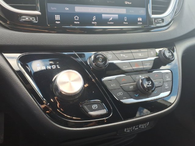 Certified 2025 Chrysler Pacifica Select FWD image 16
