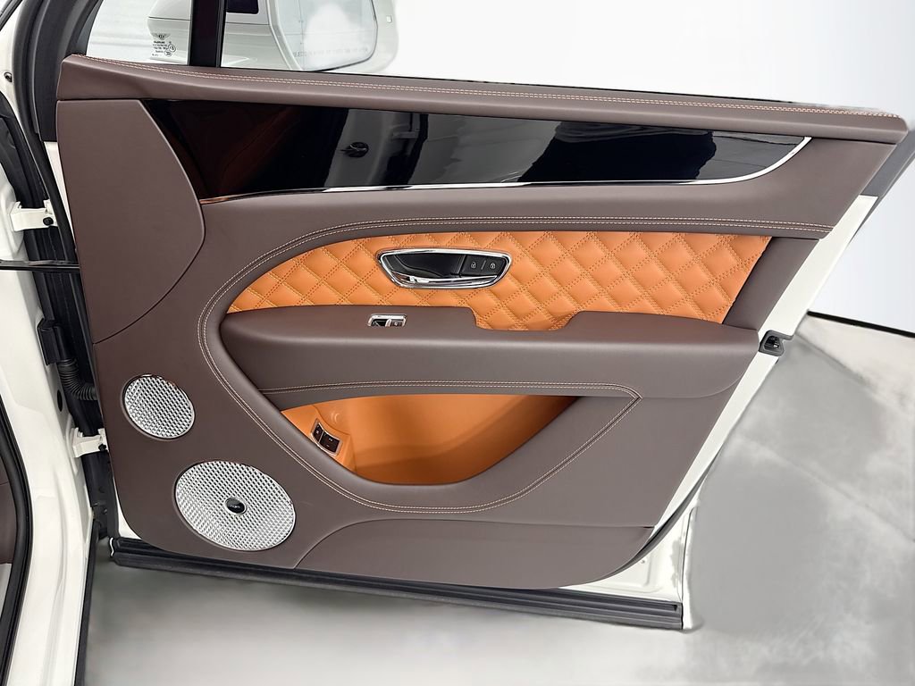 Used 2022 Bentley Bentayga image 24