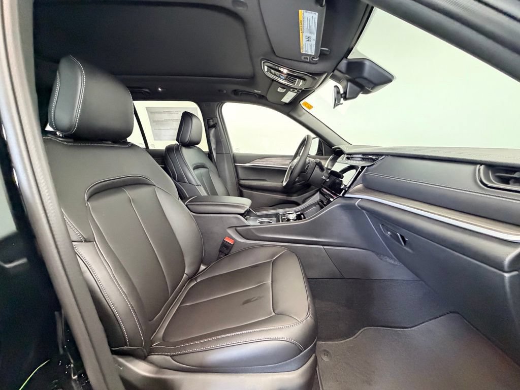 New 2026 Jeep Grand Cherokee Limited AWD/4WD image 9
