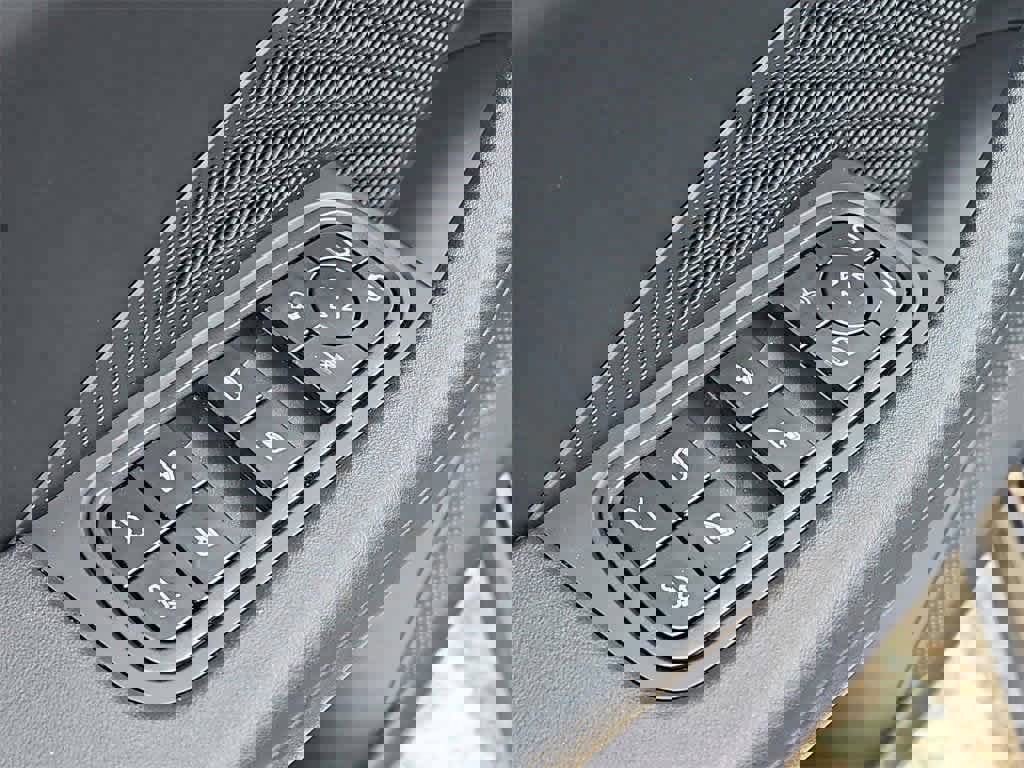 Used 2025 Porsche Macan 4S Electric image 34