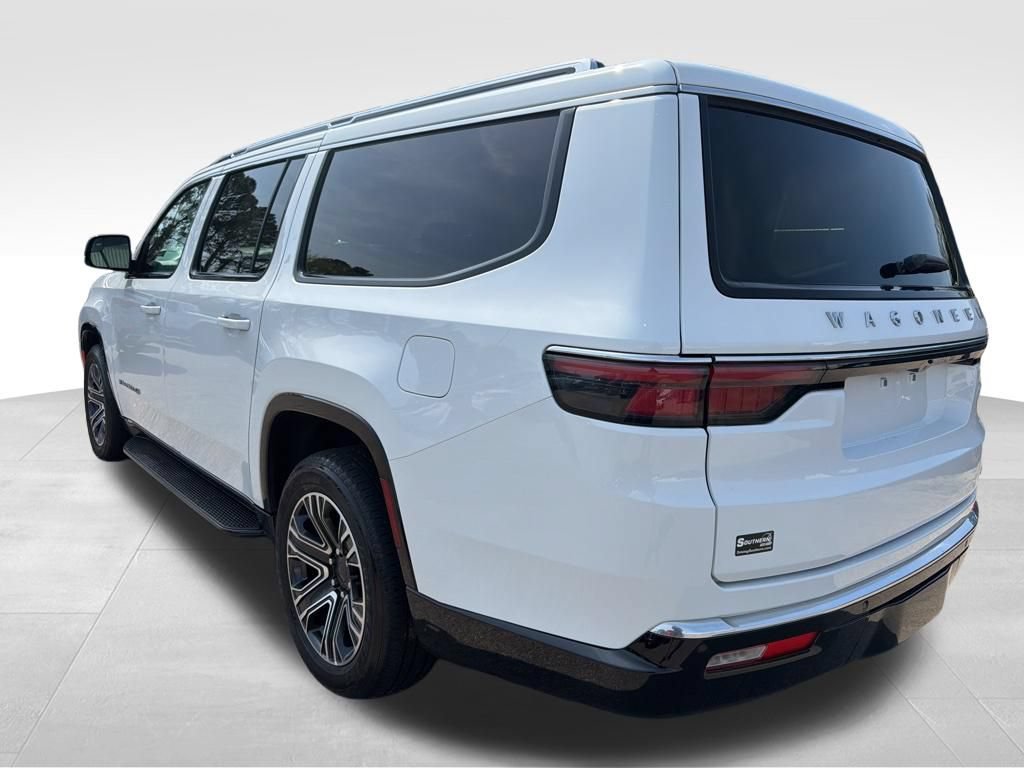 Used 2024 Jeep Wagoneer L Series II w/ Flexible Seating Group AWD/4WD image 3