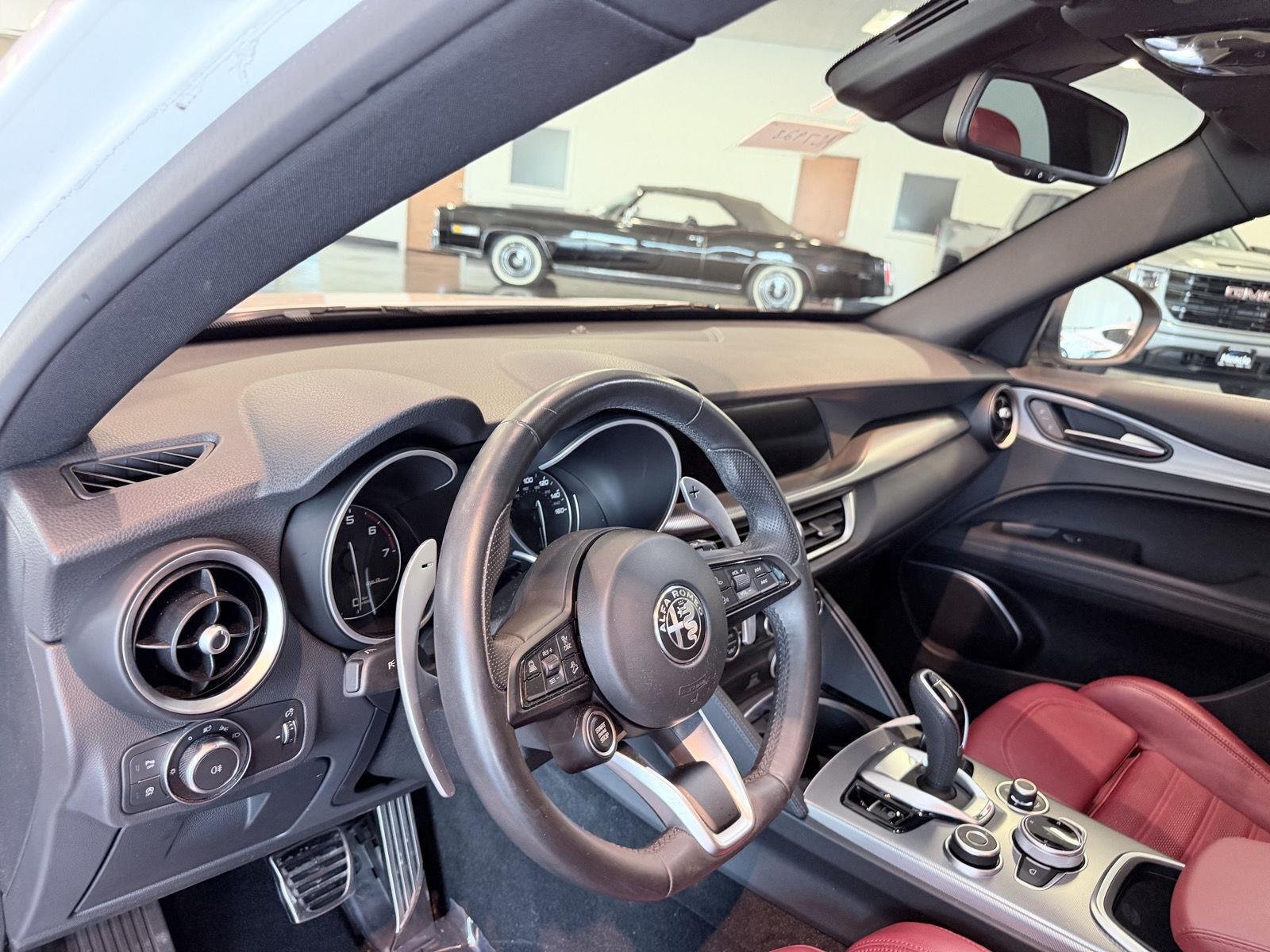 Used 2023 Alfa Romeo Stelvio Veloce AWD/4WD image 37