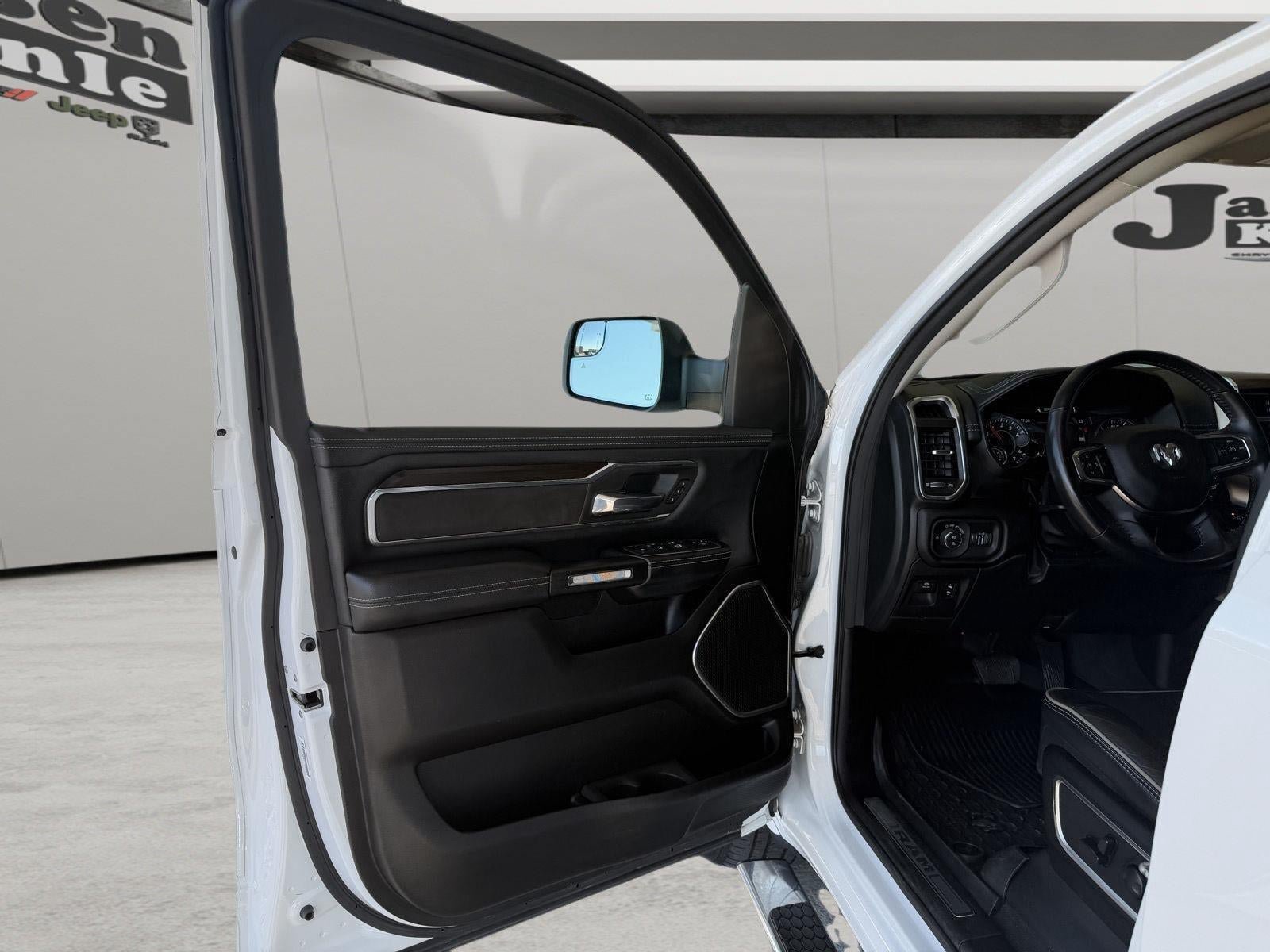 Used 2022 RAM 1500 Laramie AWD/4WD image 8