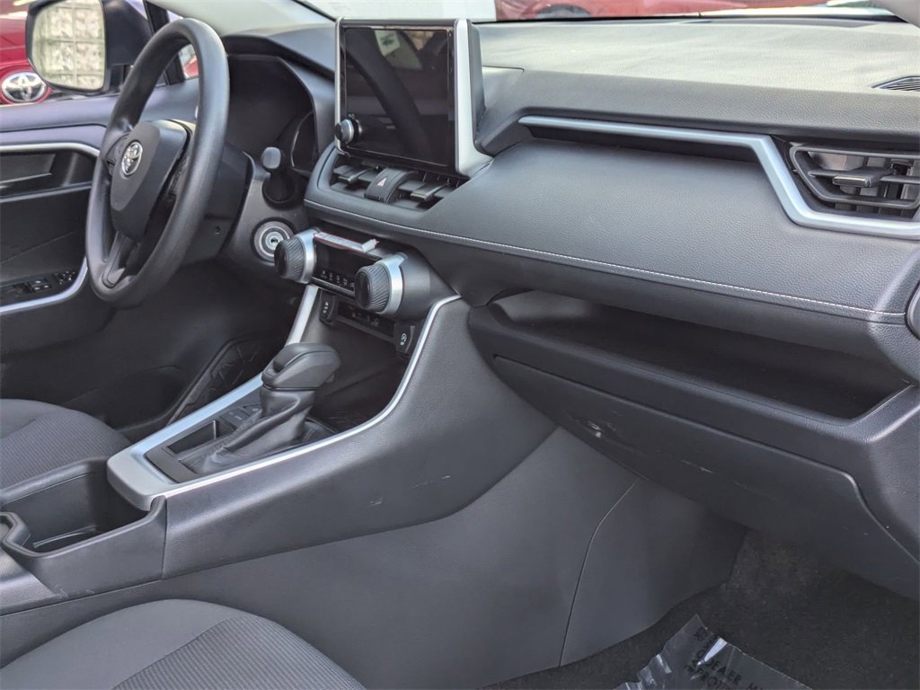 Used 2025 Toyota RAV4 LE image 32