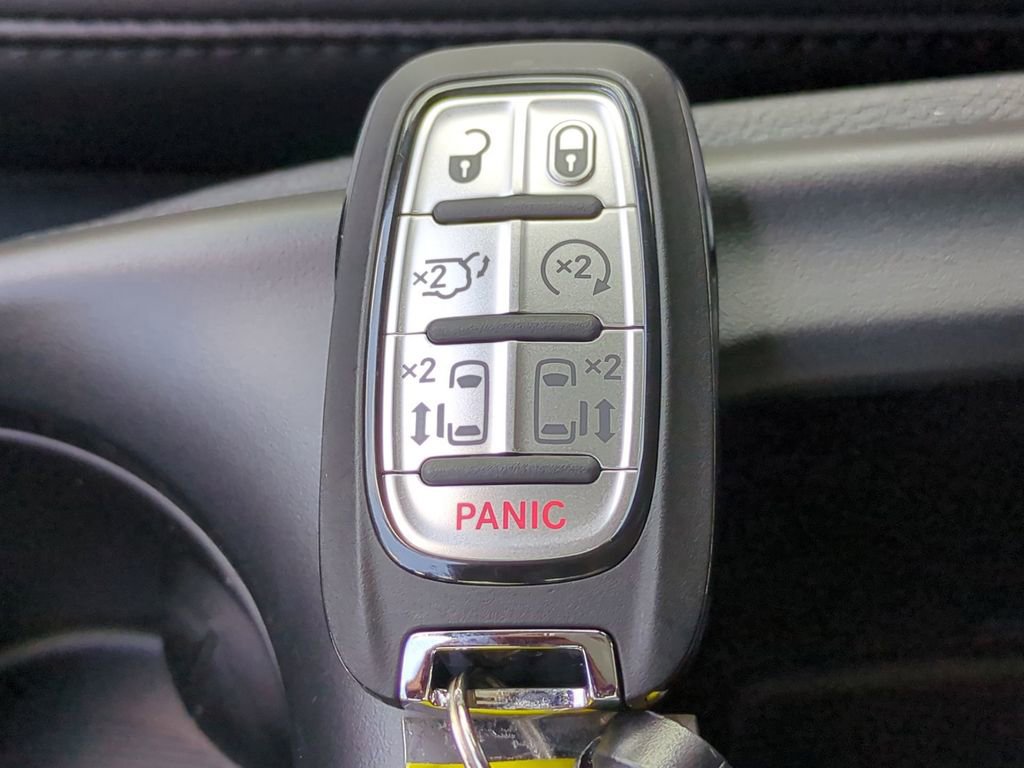 New 2025 Chrysler Pacifica Select FWD image 31