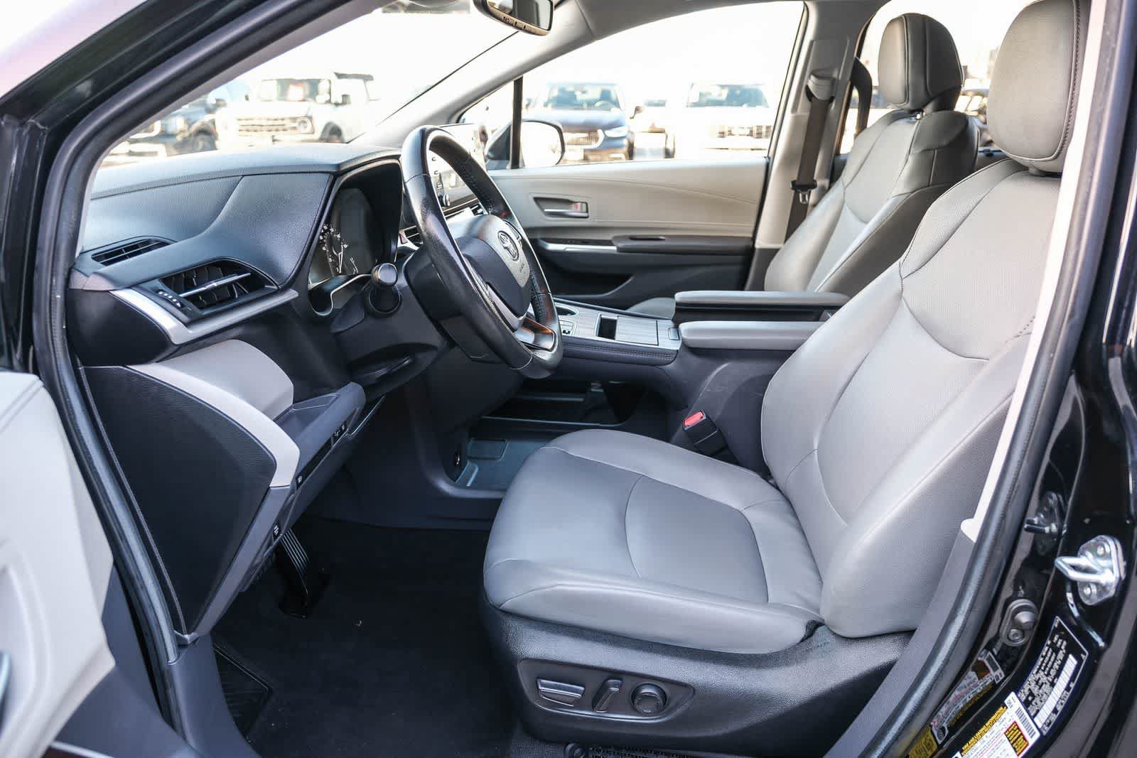 Certified 2024 Toyota Sienna XLE FWD image 16