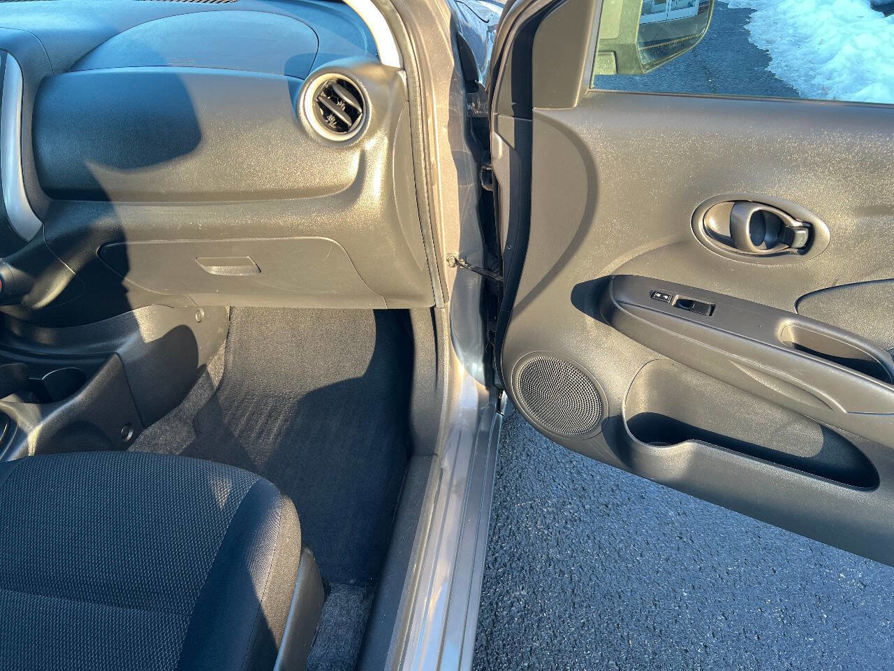 Used 2012 Nissan Versa SV image 26