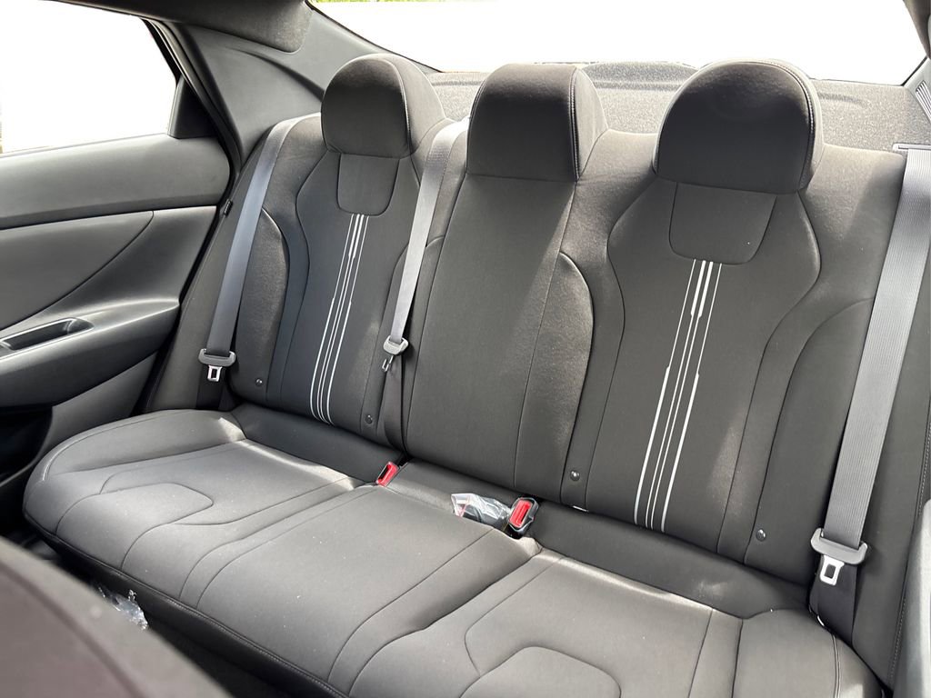 Certified 2025 Hyundai Elantra Sport image 11