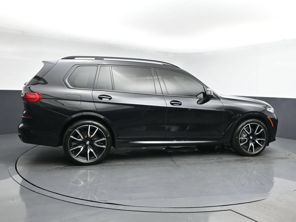 Used 2022 BMW X7 xDrive40i w/ M Sport Package AWD/4WD image 3