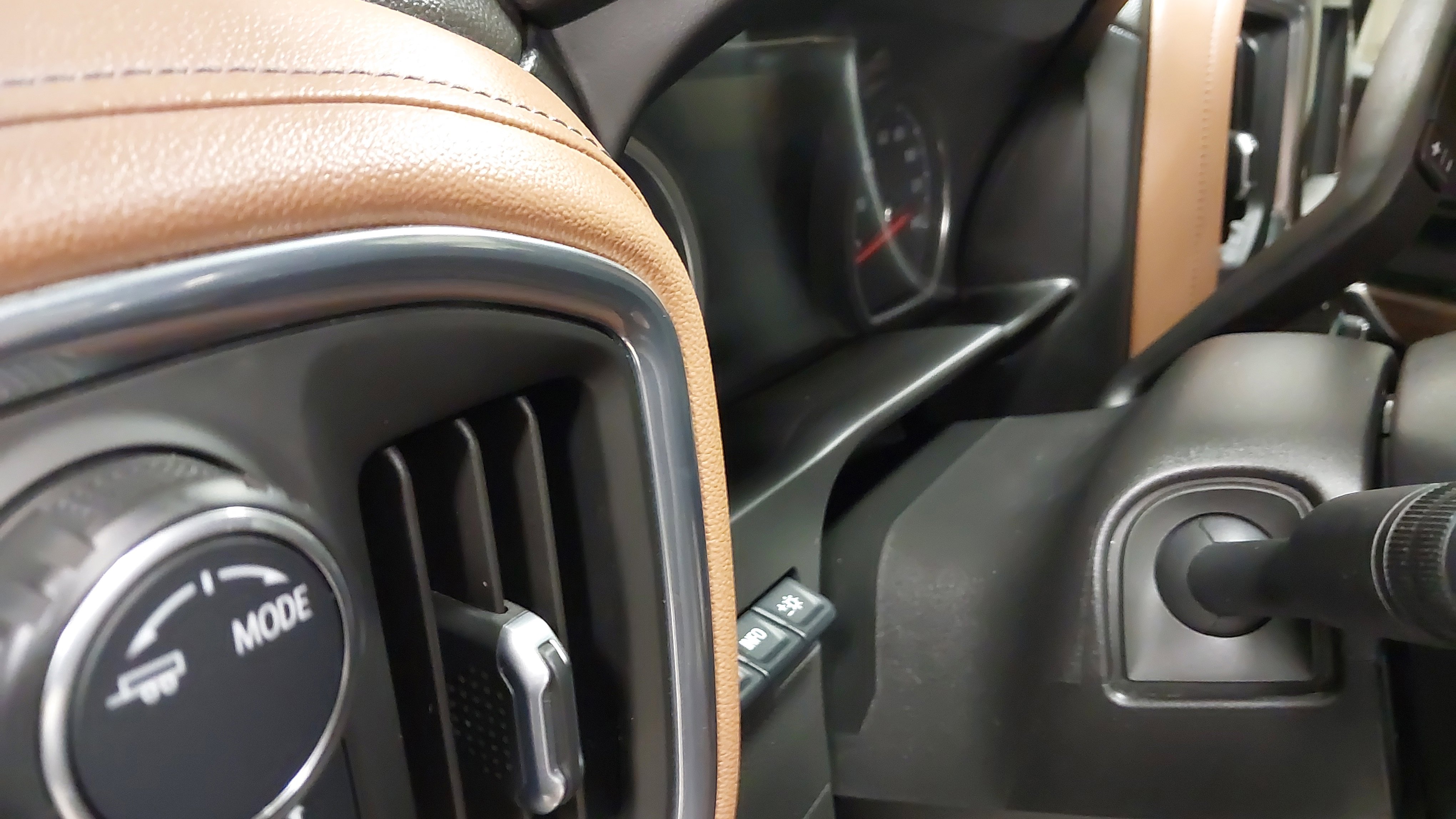 Used 2021 Chevrolet Silverado 1500 High Country w/ Technology Package image 17