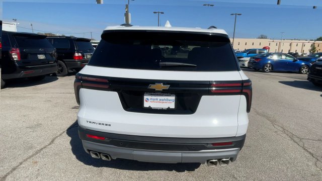 Used 2026 Chevrolet Traverse LT w/ Driver Confidence Package FWD image 9