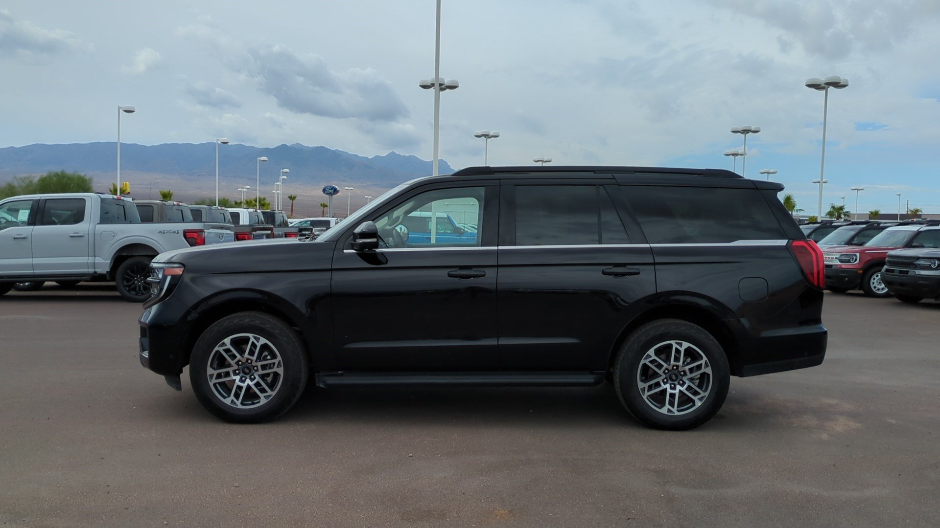 Used 2025 Ford Expedition Active AWD/4WD image 6
