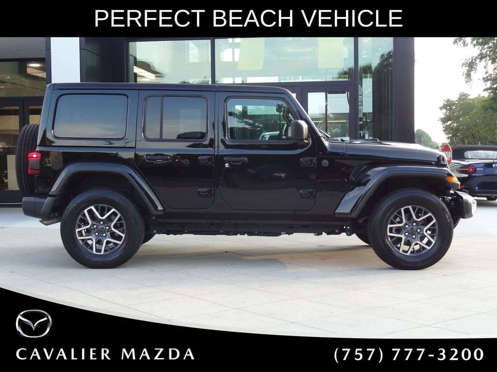 Used 2025 Jeep Wrangler Unlimited Sahara AWD/4WD image 3