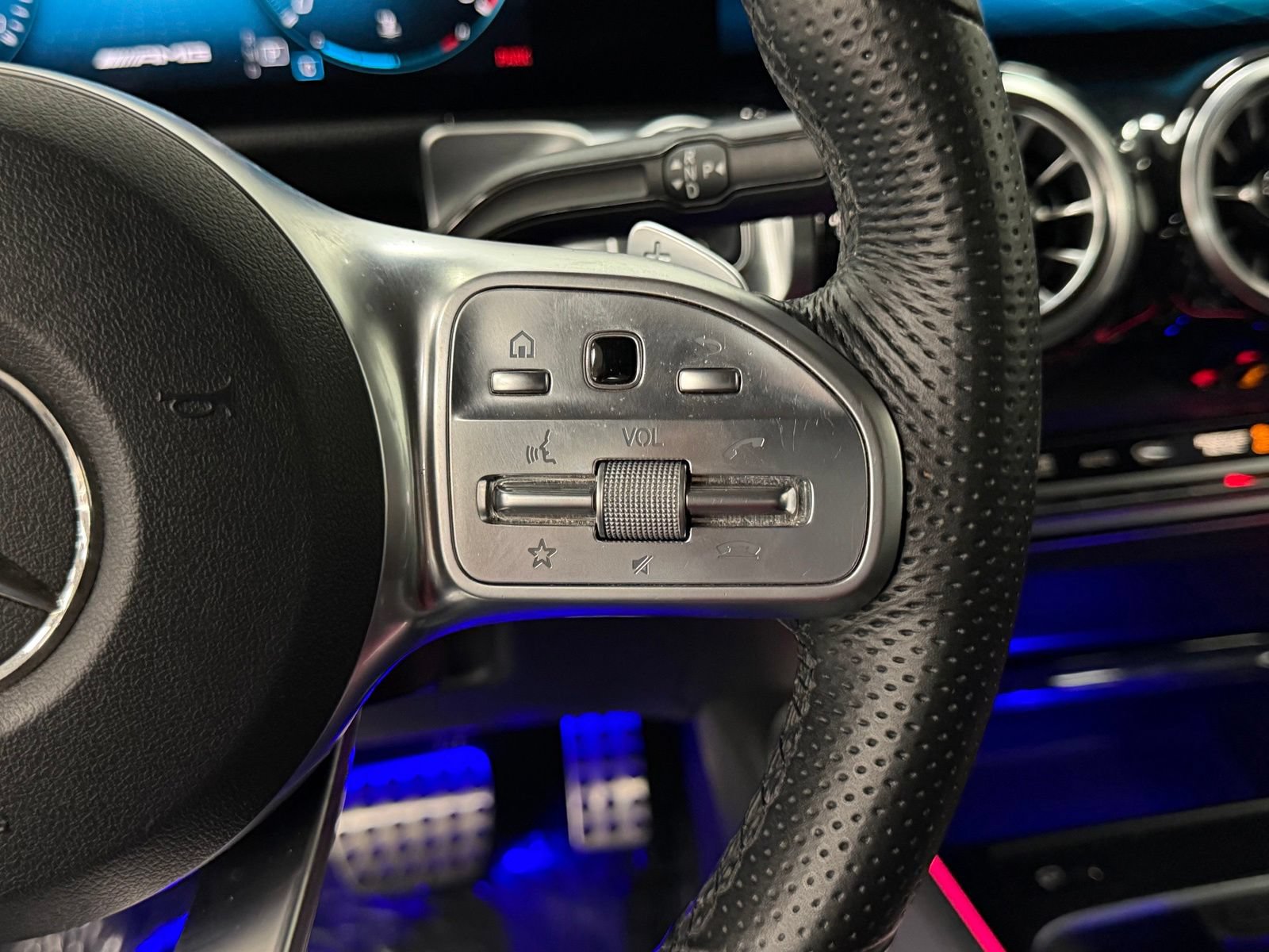 Certified 2022 Mercedes-Benz GLB 35 AMG 4MATIC image 31