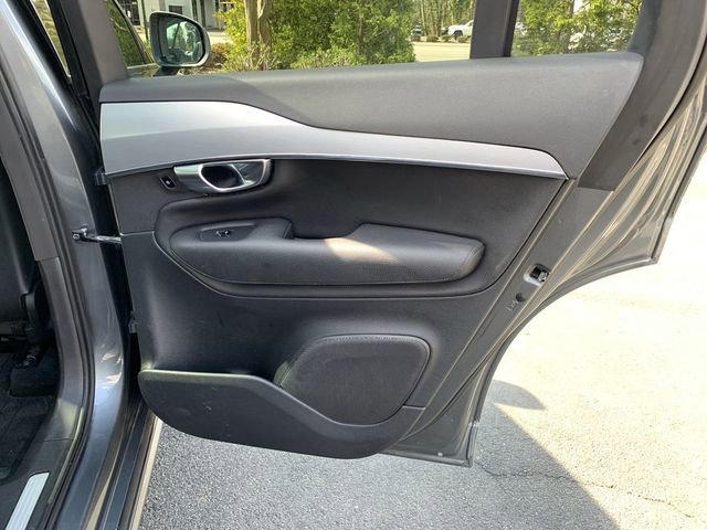 Used 2018 Volvo XC90 T6 Momentum w/ Convenience Package image 11