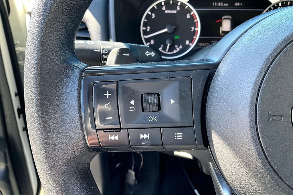 Used 2023 Nissan Rogue S FWD image 11