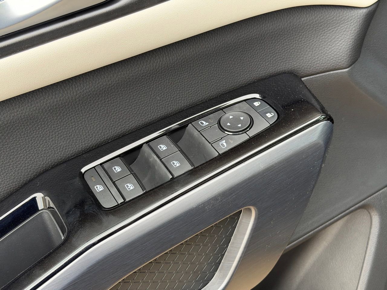 New 2026 Nissan Pathfinder SL image 21