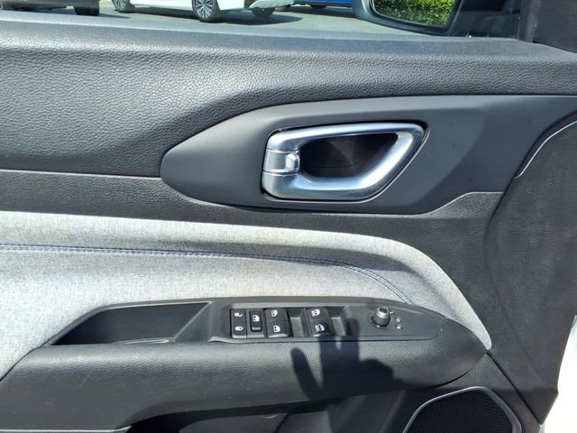 Used 2023 Jeep Compass Sport image 13