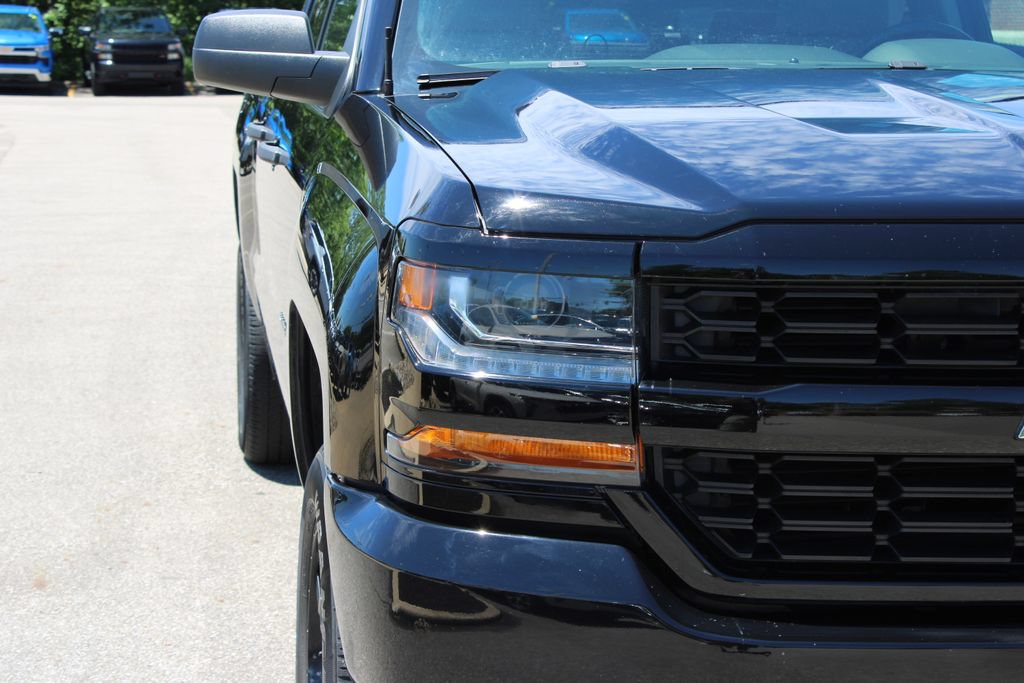 Used 2017 Chevrolet Silverado 1500 Custom w/ Custom Convenience Package AWD/4WD image 4
