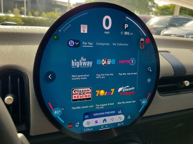 Used 2025 MINI Cooper 2-Door Hardtop image 23