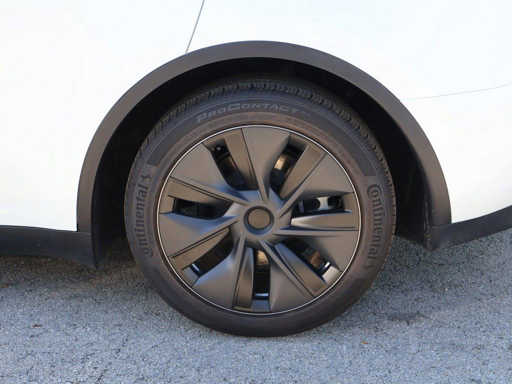 Used 2025 Tesla Model Y Long Range image 22