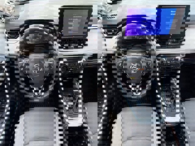 Used 2023 Toyota RAV4 Limited image 12