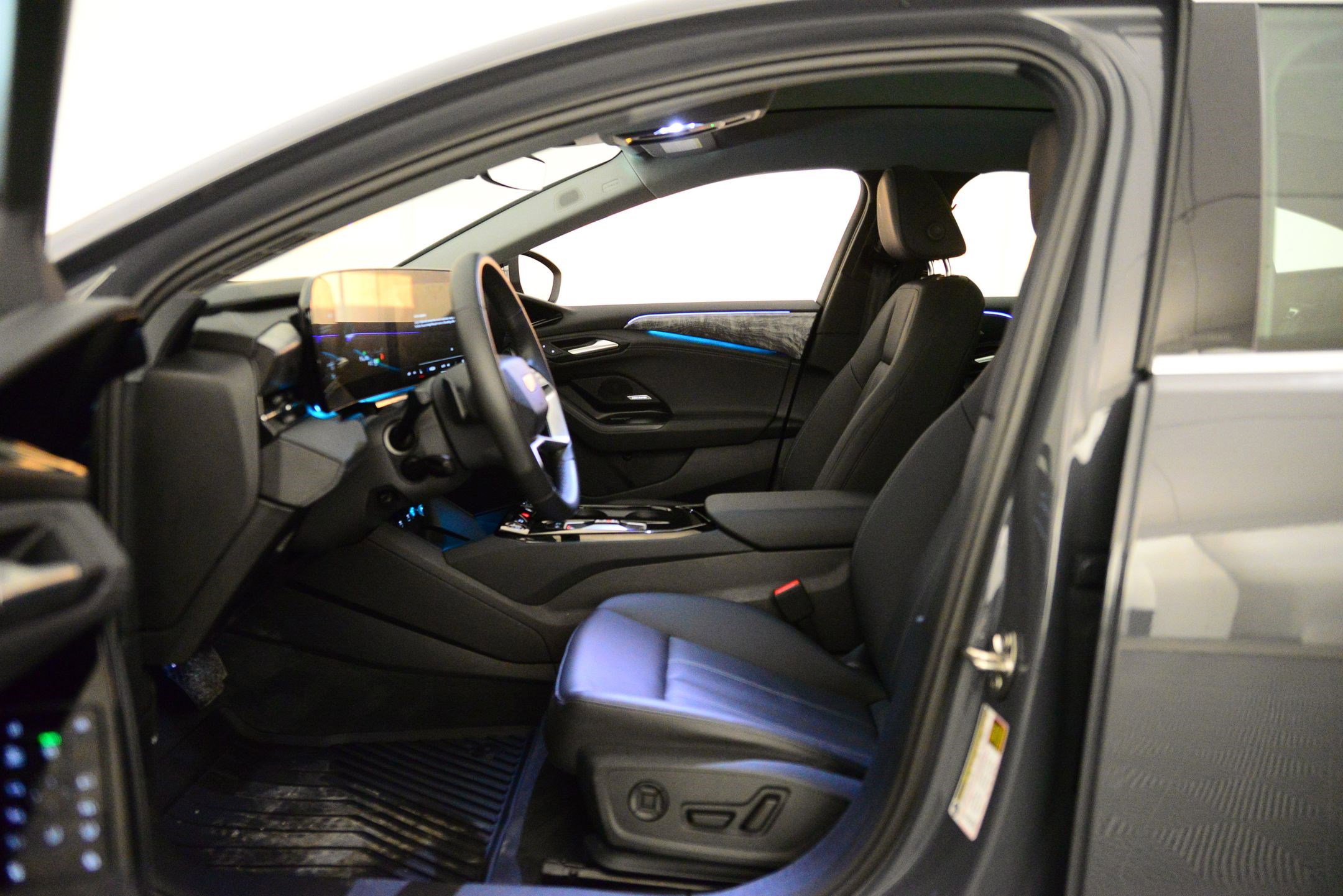 Certified 2025 Audi A6 e-tron Premium Plus w/ Premium Plus image 23