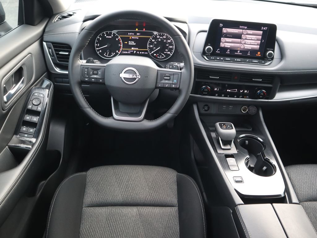 Used 2025 Nissan Rogue SV image 11